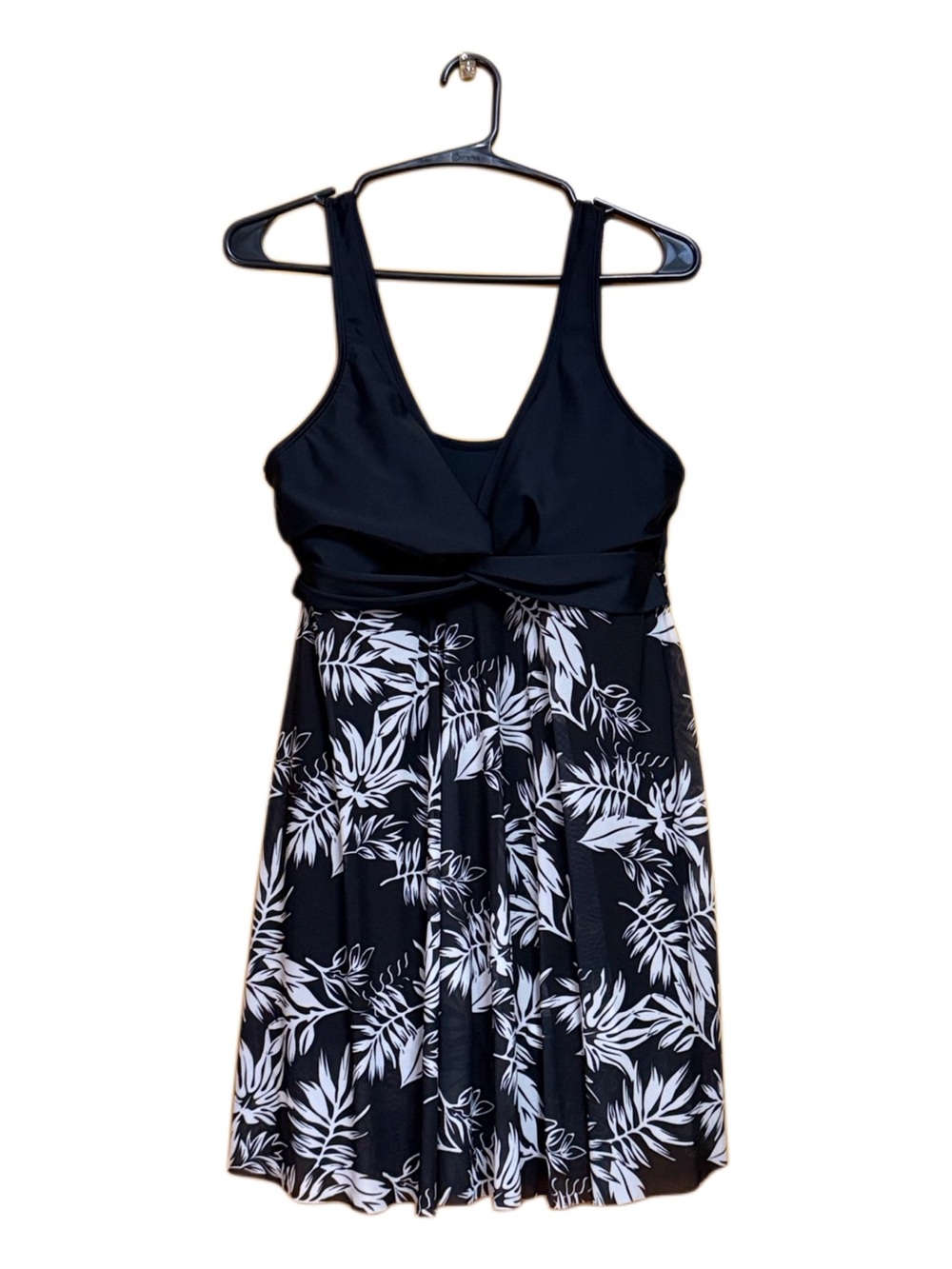 🌸 SHEKINI XL Flattering Swim Dress Tummy Control Black White Floral Built-In Bra
